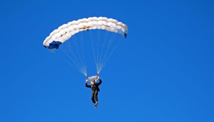 官网-“德甲高潮不断，决战战火一触即发”，德甲收官战