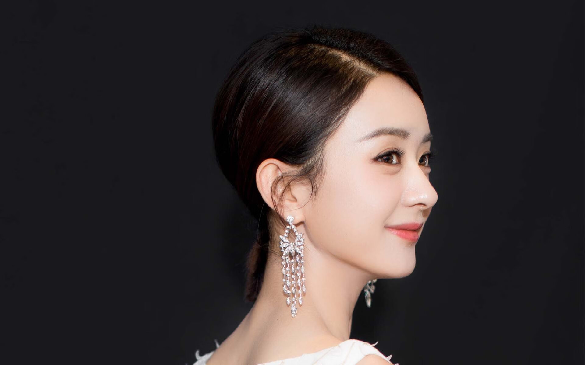 决赛场地气候条件对比赛产生影响，场地设计中的气候条件