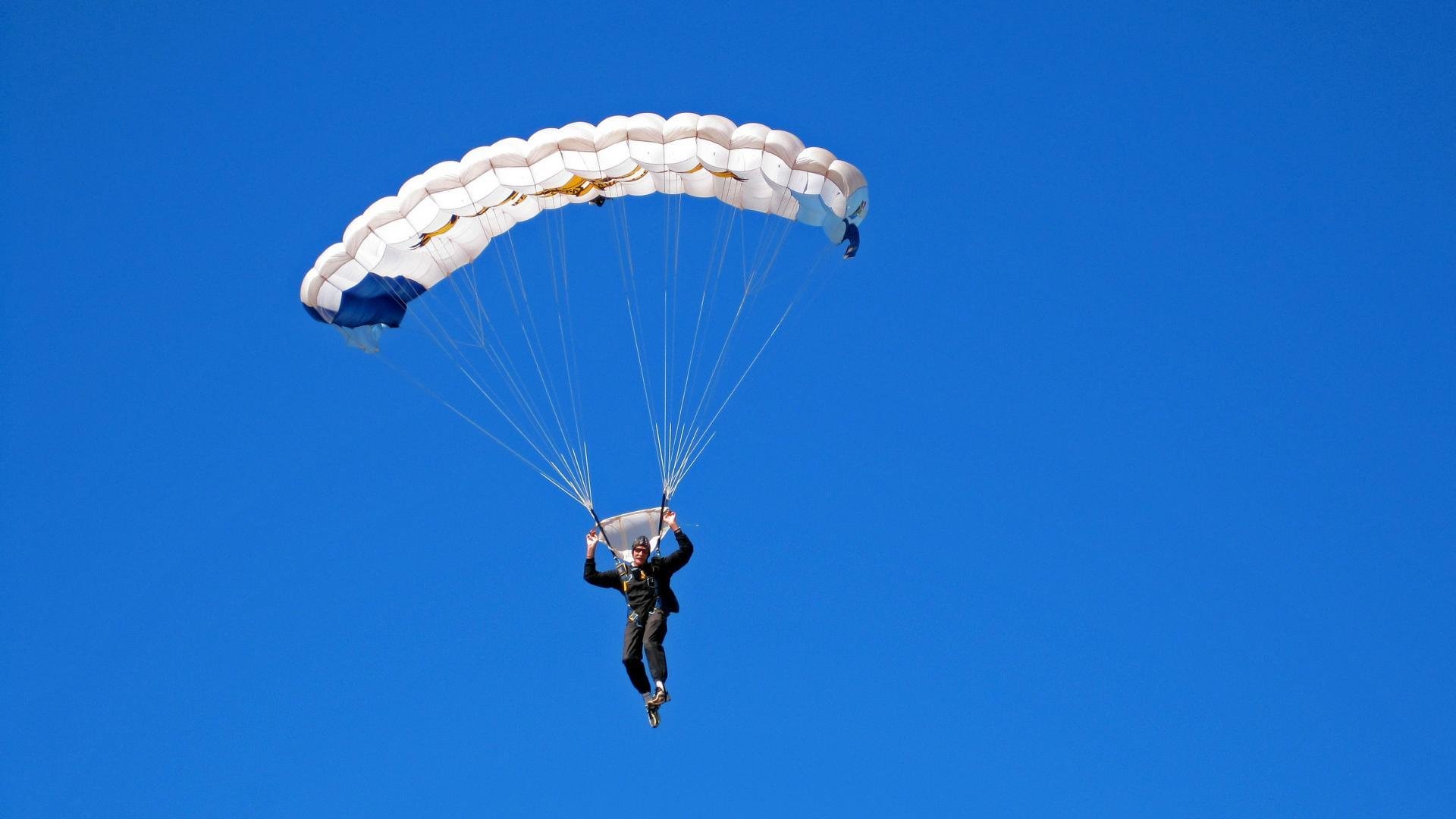 “德甲高潮不断,决战战火一触即发”,德甲收官战